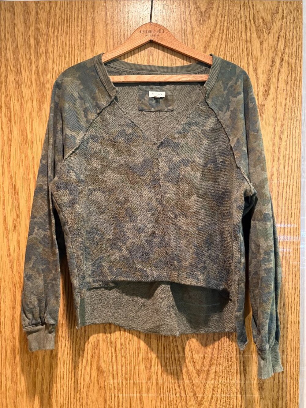 Pilcro Camo Sweatshirt Raw Seam Pullover Anthropologie 100% Cotton EUC size L